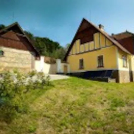 Schwarzenberská Myslivna Jaronín Villa *