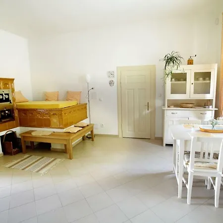 Villa Schwarzenberská Myslivna Jaronín