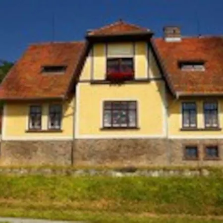 Villa Schwarzenberská Myslivna Jaronín *